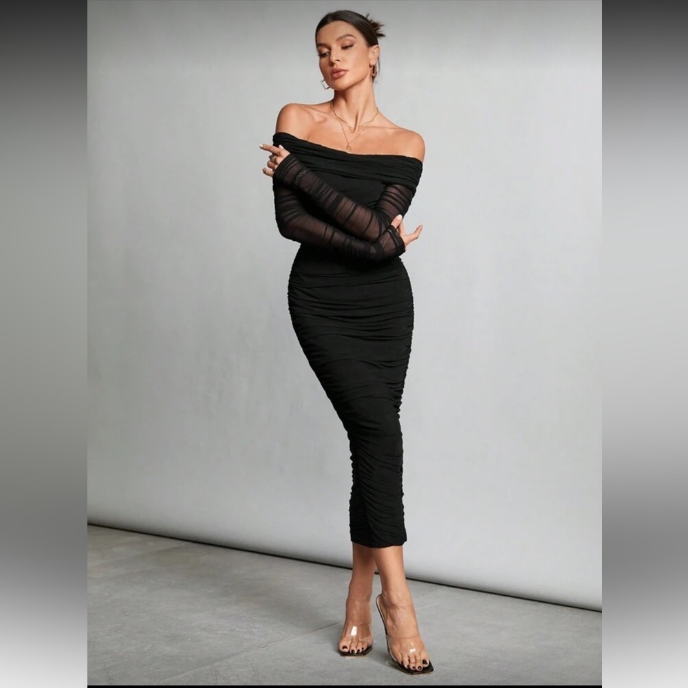 Elegant Black Ruched Dress - Picture 4 of 7